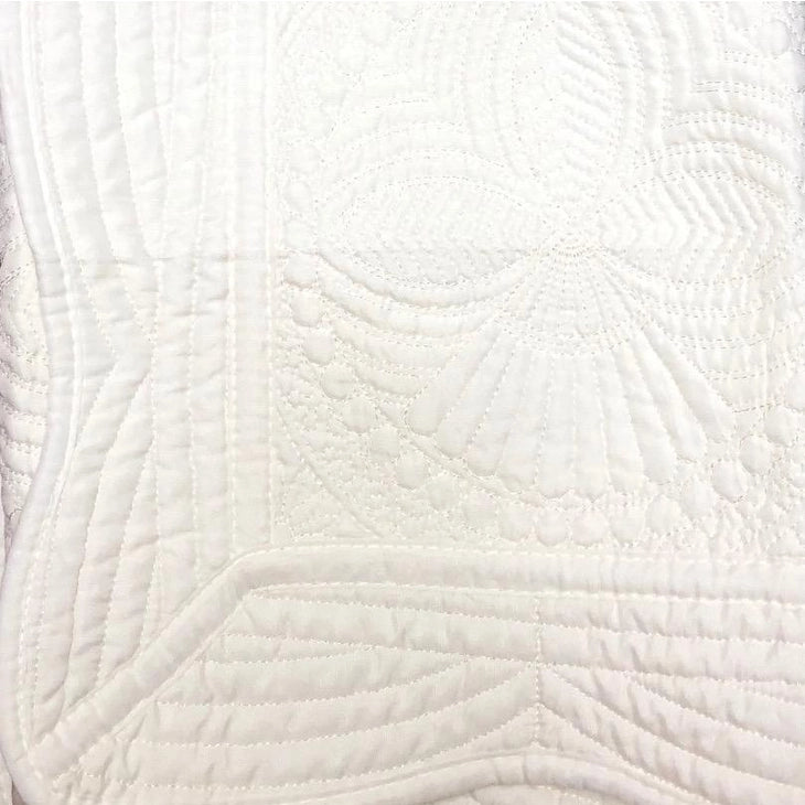 ZsaZsa & LoLLi White Quilt